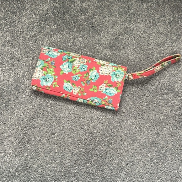 Floral Wristlet Clutch - Picture 2 of 4